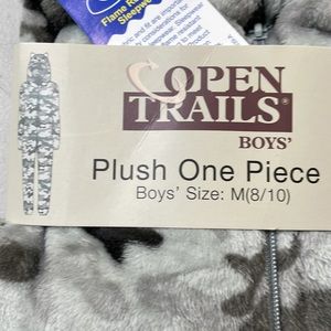 - Open Trails Plush one piece Boys Size M (8/10)